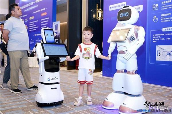 AI 法律科技生态共建签约仪式于杭州举办 法保网联动多业巨头打造AI法律普惠基座