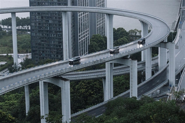 25.99万元起!传祺向往S9预售 华为乾崑智驾助力成功挑战8D重庆