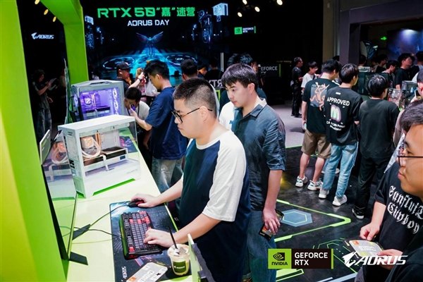 玩家齐赴技嘉AORUS DAY山城之约,RTX 50“嘉”速营奏响电竞狂想曲