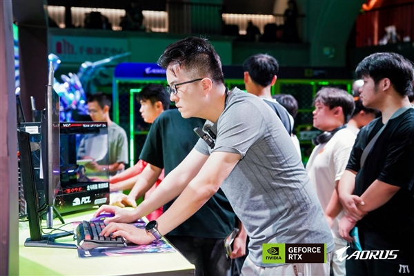 玩家齐赴技嘉AORUS DAY山城之约,RTX 50“嘉”速营奏响电竞狂想曲