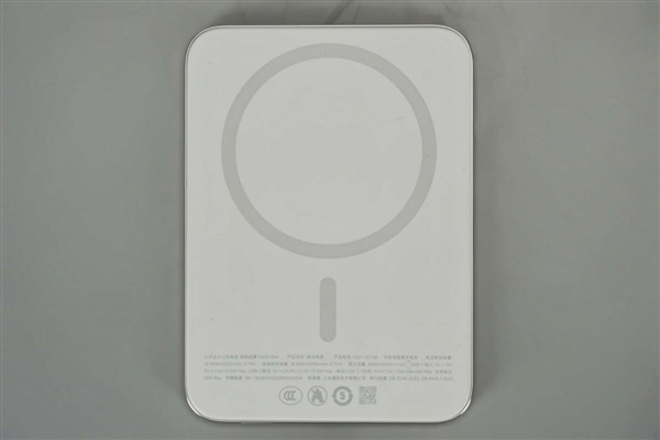 299元卖爆!小米金沙江电池磁吸超薄充电宝拆解:用料扎实 做工可靠