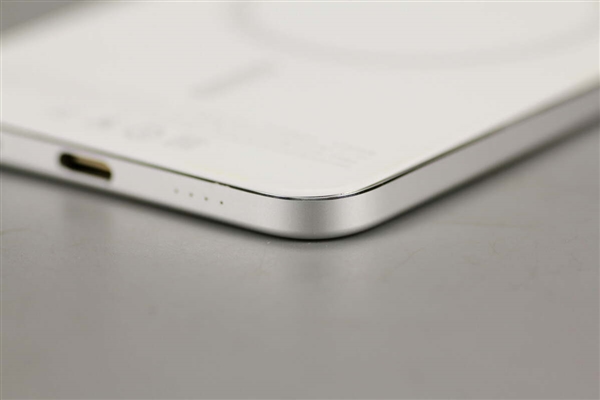 299元卖爆!小米金沙江电池磁吸超薄充电宝拆解:用料扎实 做工可靠