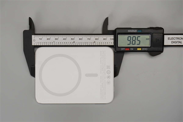 299元卖爆!小米金沙江电池磁吸超薄充电宝拆解:用料扎实 做工可靠