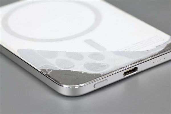 299元卖爆!小米金沙江电池磁吸超薄充电宝拆解:用料扎实 做工可靠