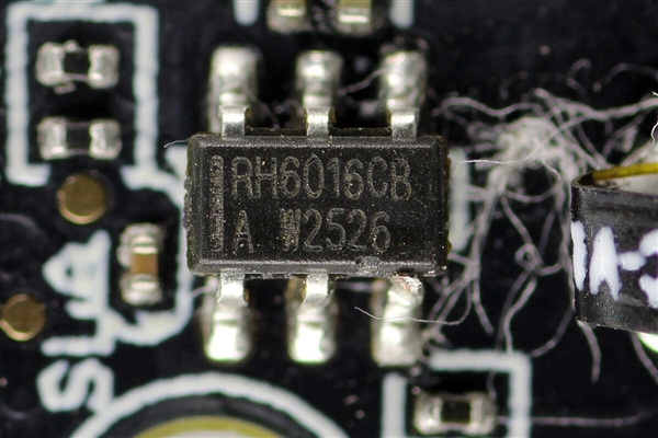 299元卖爆!小米金沙江电池磁吸超薄充电宝拆解:用料扎实 做工可靠