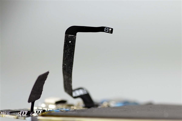 299元卖爆!小米金沙江电池磁吸超薄充电宝拆解:用料扎实 做工可靠