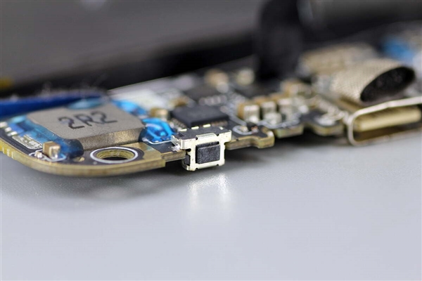 299元卖爆!小米金沙江电池磁吸超薄充电宝拆解:用料扎实 做工可靠