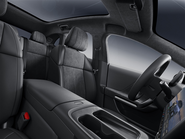 新势力纯电“高尔夫” 零跑Lafa5内饰官图发布:战斗感极强