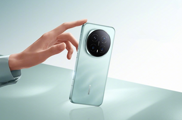 荣耀CEO李健揭秘手机行业三个发展维度:荣耀至少开了两个手机新局