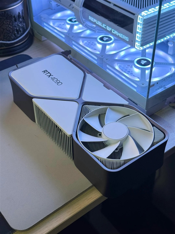 玩家自制纯白色RTX 4090:只差一点就完美