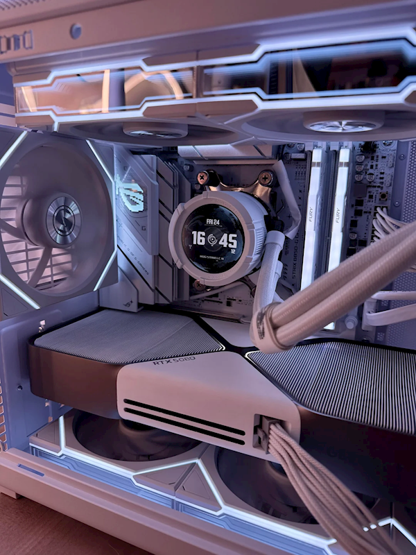 玩家自制纯白色RTX 4090:只差一点就完美