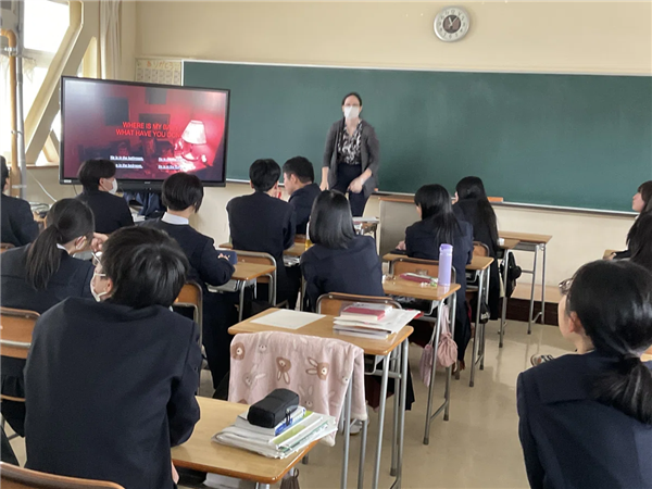 恐怖游戏变学校教材!用《P.T.》带学生学习日常英语