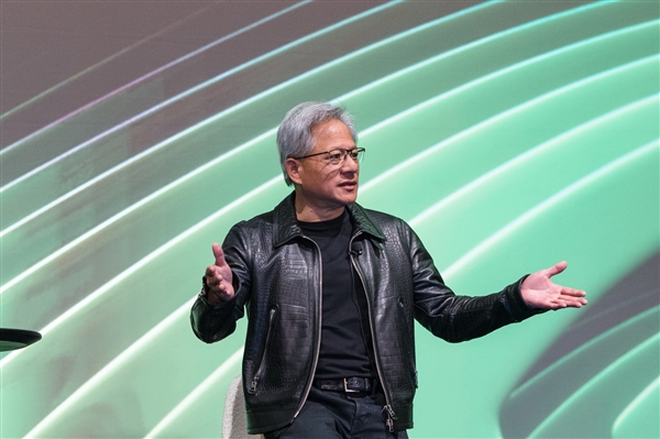 英伟达中国份额暴降至0!黄仁勋:我想向中国销售Blackwell芯片