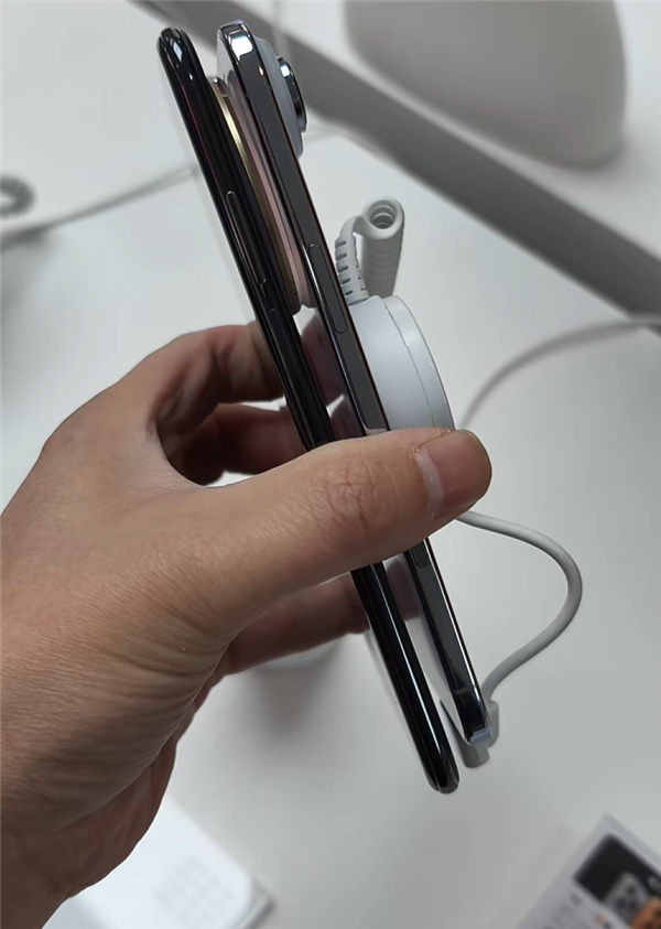 都叫Air!华为Mate 70 Air与iPhone Air真机对比来了