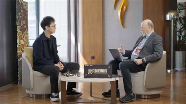 抖音创作者参加2025世界顶尖科学家论坛 与科学家畅聊AI话题