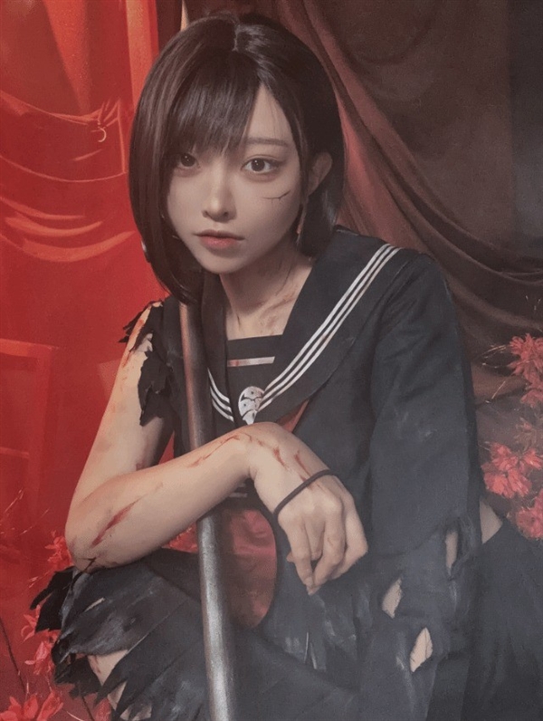 国外美女们Cos《寂静岭f》女主 钢管战神的压迫感