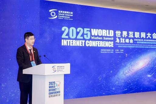 易鑫CTO贾志峰2025乌镇峰会发声:Agentic大模型引领汽车金融迈入智能化新阶段