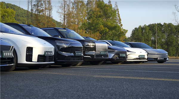 媒体实测9车智驾横评唯一真神只有华为