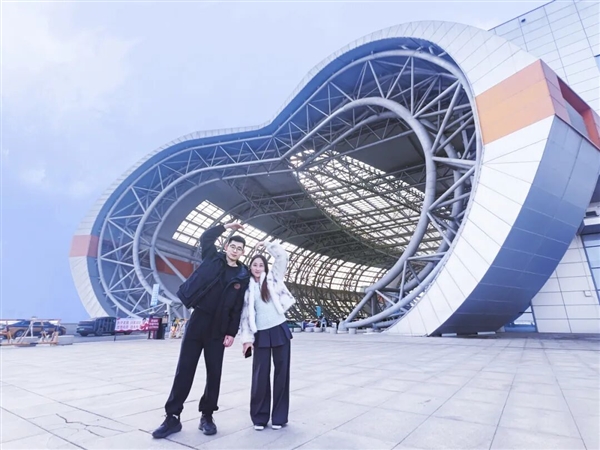 最有爱的城市在山东!连高铁站都“会比心”