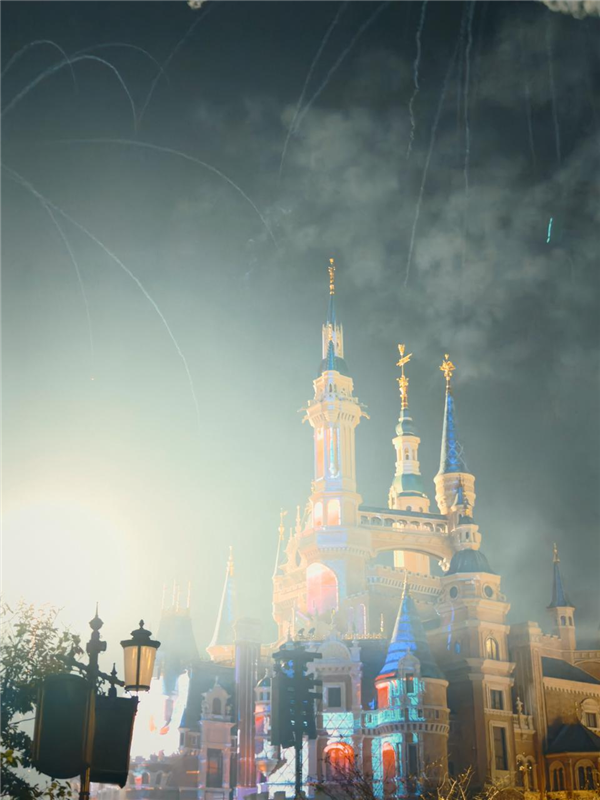 手机厂商搞了个新技术说是能让你的照片不会过曝?