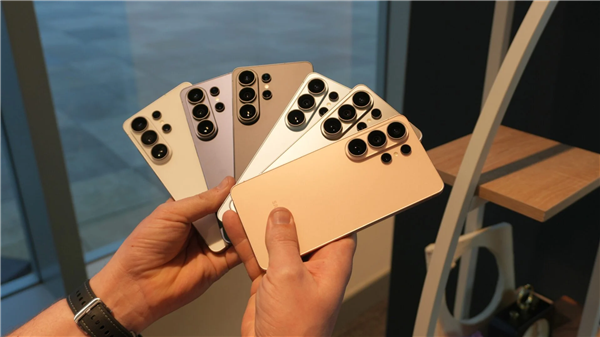 三星GalaxyS26Ultra图赏:7.9mm万元机皇比iPhone17ProMax更轻薄