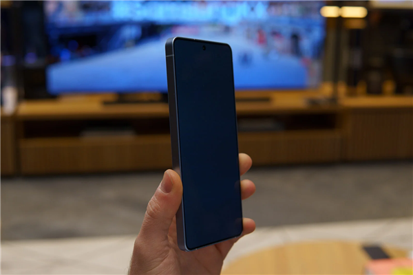 三星GalaxyS26Ultra图赏:7.9mm万元机皇比iPhone17ProMax更轻薄