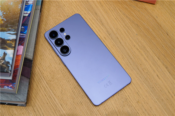 三星GalaxyS26Ultra图赏:7.9mm万元机皇比iPhone17ProMax更轻薄
