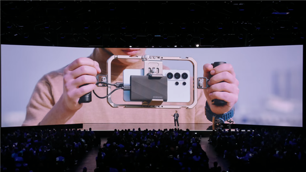 光与芯的物理学回归:三星GalaxyS26Ultra打破手机拍照AI涂抹困局