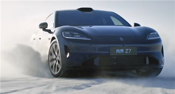 全系搭载华为途灵平台尚界Z7实车官曝:雪地漂移太帅