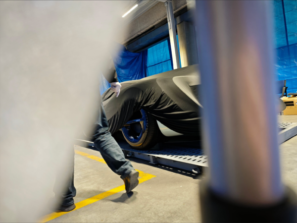 小米神秘跑车现身巴塞罗那造型超级低趴、战斗