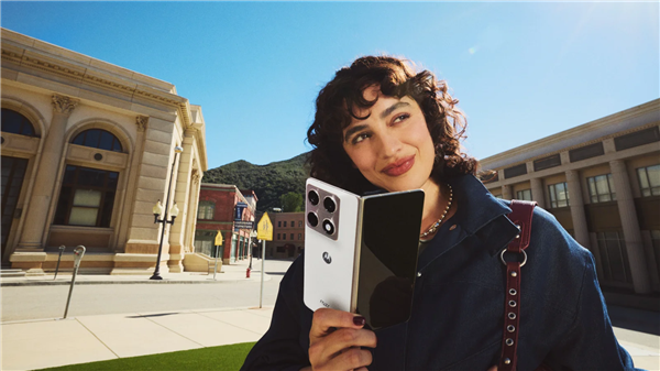 折叠屏最强拍照!motorazrfold影像DXO成绩164分:全球第八