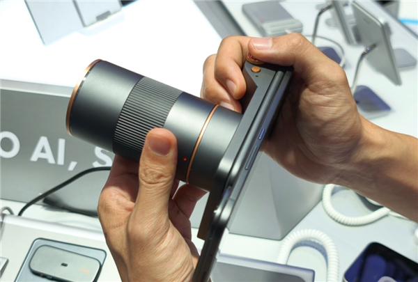 今年的MWC手机厂商们都开始“不务正业”了