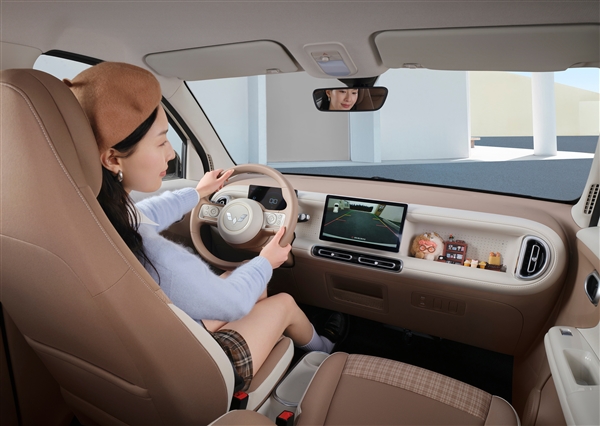 小姐姐可以换新车了全新宏光MINIEV开订:至高可享万元大礼包