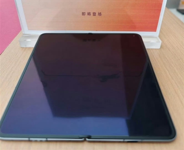 折痕已经诞生8年了!OPPOFindN6终结折痕:折叠屏迈入无痕时代