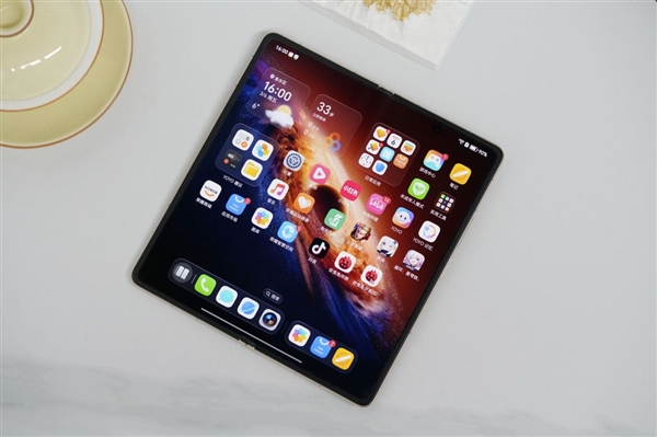 史上最大电池折叠屏旗舰!荣耀MagicV6图赏