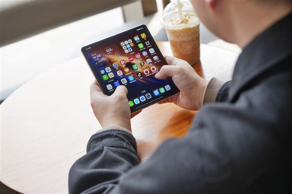 史上最大电池折叠屏旗舰!荣耀MagicV6图赏