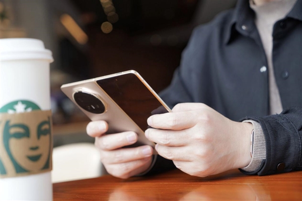 史上最大电池折叠屏旗舰!荣耀MagicV6图赏