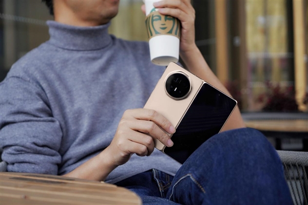 史上最大电池折叠屏旗舰!荣耀MagicV6图赏