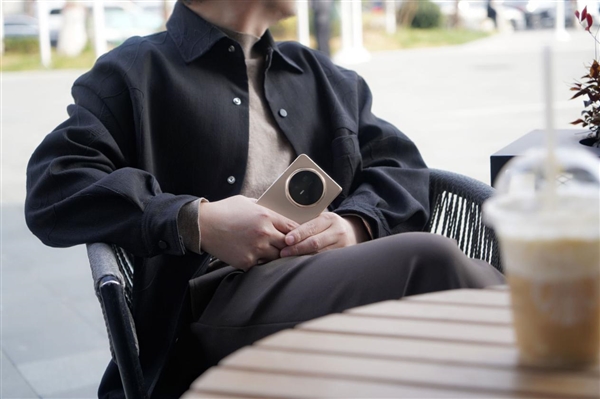 史上最大电池折叠屏旗舰!荣耀MagicV6图赏