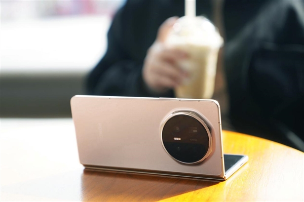 史上最大电池折叠屏旗舰!荣耀MagicV6图赏