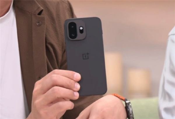 小屏党的梦中情机!一加15T真机全球首曝这颜值你打几分