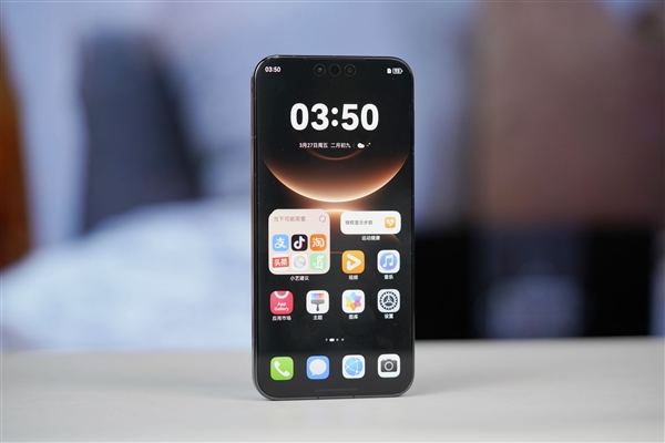 千孔无感出风!华为首款风冷手机Mate80ProMax风驰版图赏