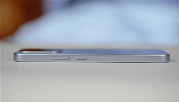 9020毫安时超大电池!iQOOZ11图赏