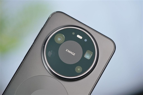 千孔无感出风!华为首款风冷手机Mate80ProMax风驰版图赏