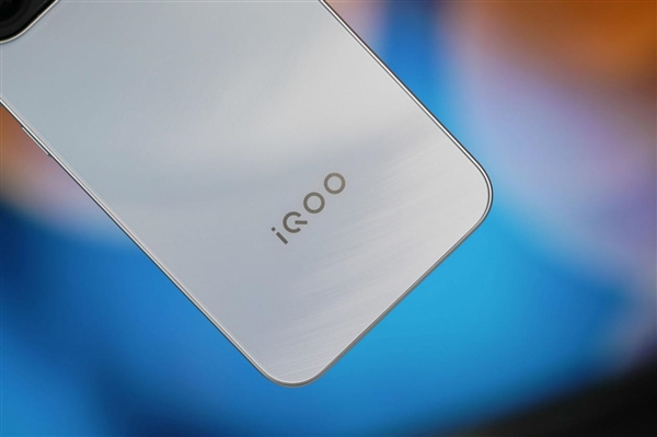 9020毫安时超大电池!iQOOZ11图赏