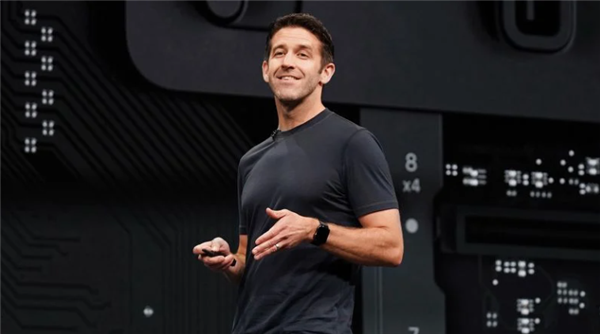 苹果筹备iPhone史上最大升级:首款折叠屏+20周年版齐登场