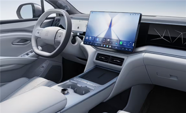 油价高企引爆需求!欧洲疯抢中国插混:2月销量同比暴涨313%