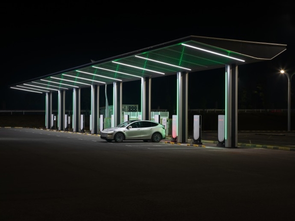 国内最大!特斯拉55座超充站落地重庆高速:覆盖10条高速