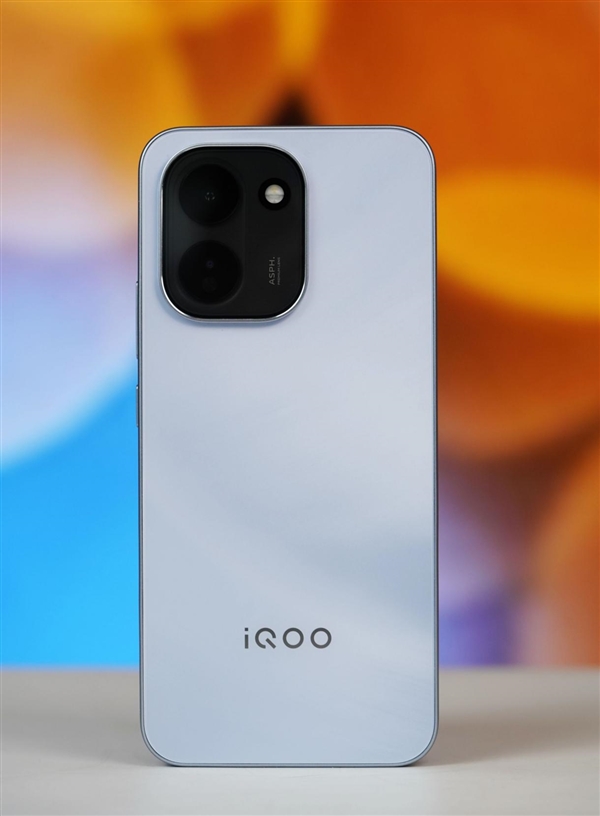 9020毫安时超大电池!iQOOZ11图赏