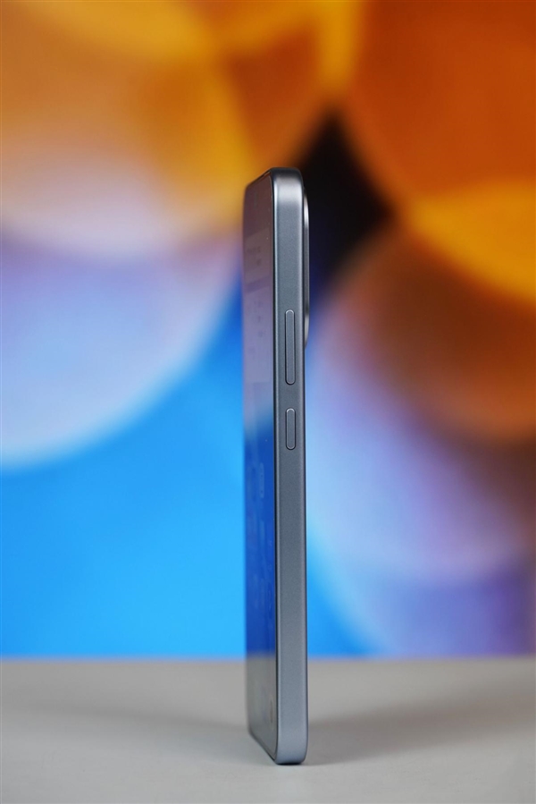 9020毫安时超大电池!iQOOZ11图赏